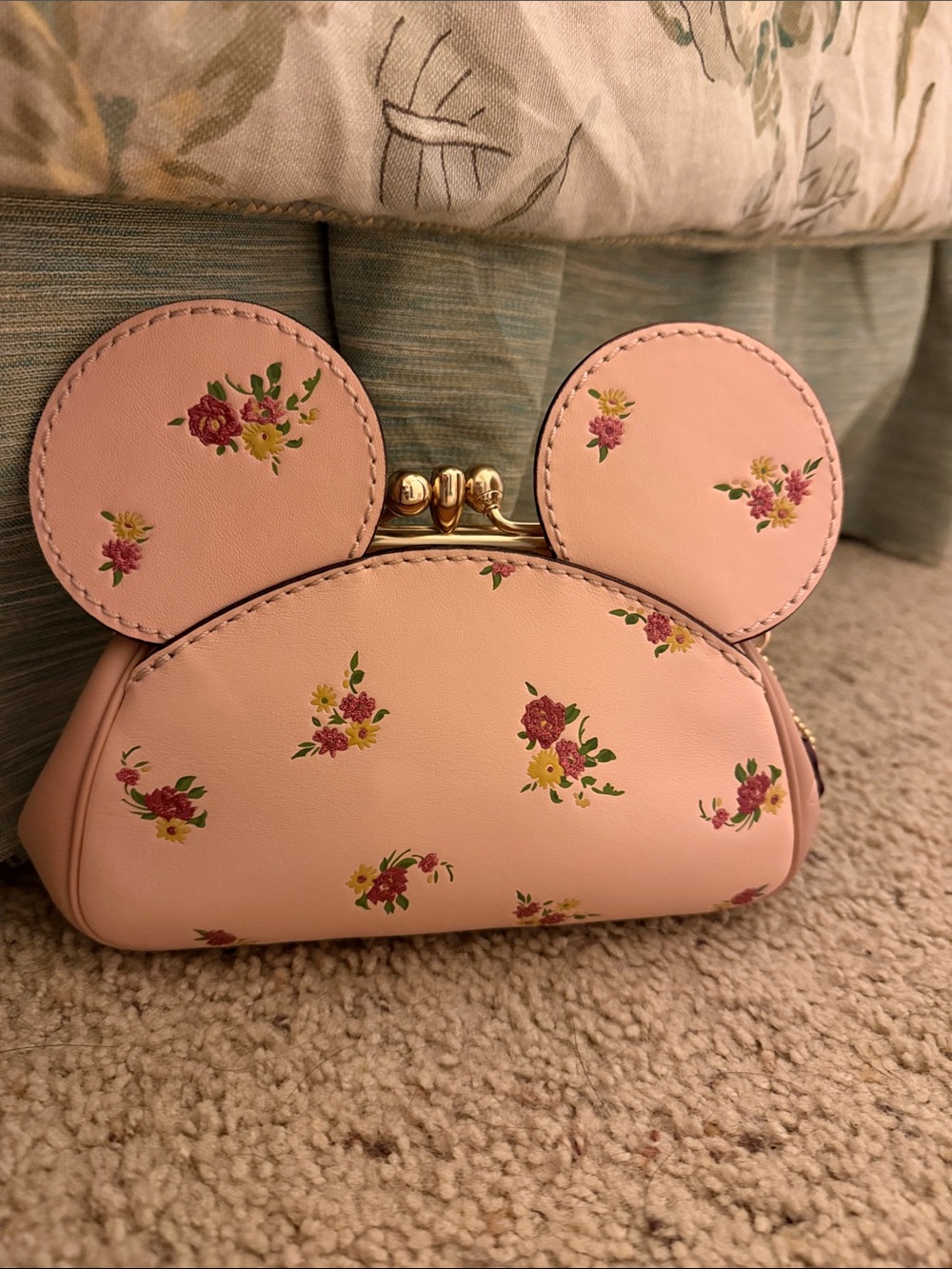 NEW Coach KISSLOCK WRISTLET WITH FLORAL MIX AND MINNIE MOUSE EARS - Picture 2 of 13